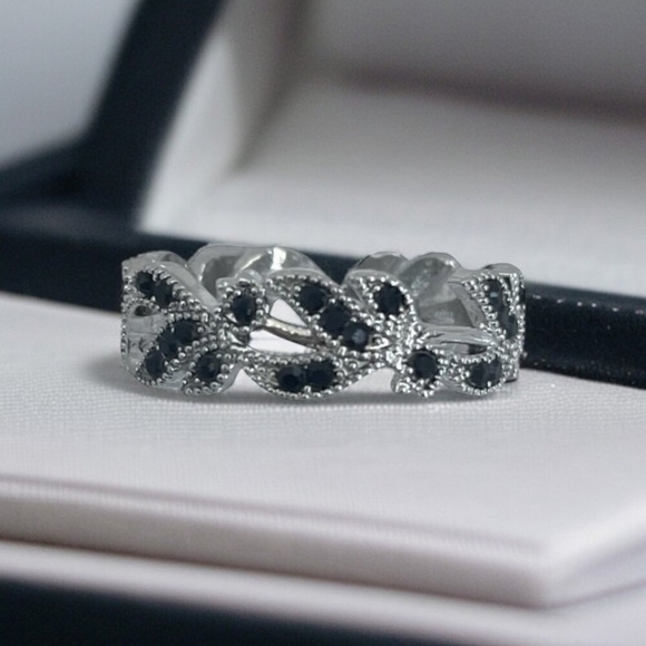 Jewelry - NWOT Beautiful Women's Black Rhinestone Band Ring Jewelry